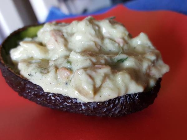 Anina avokadova solata z lososom